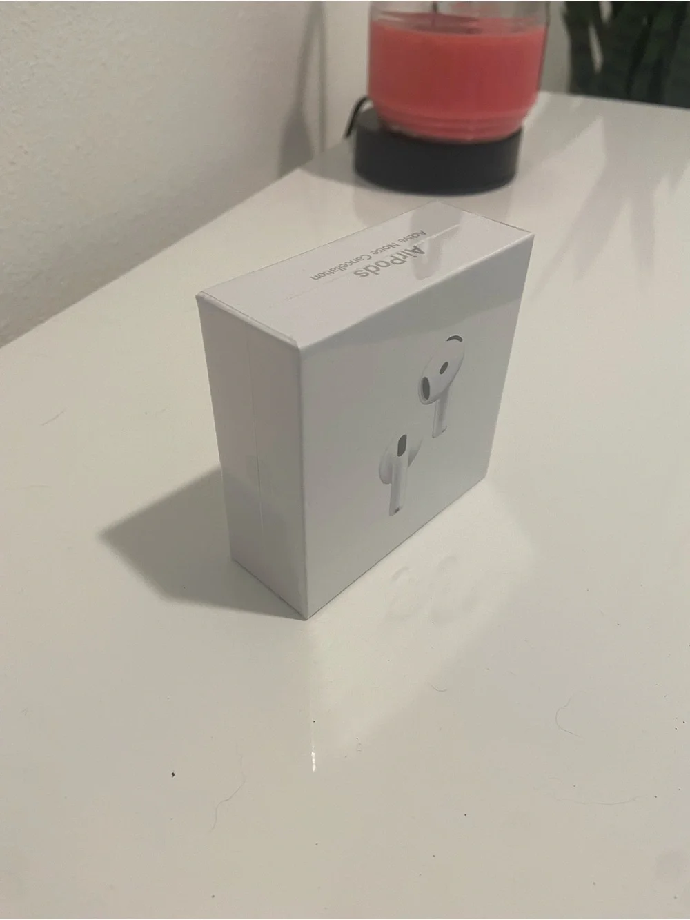 Apple White Earbud Headphones with Charging Case